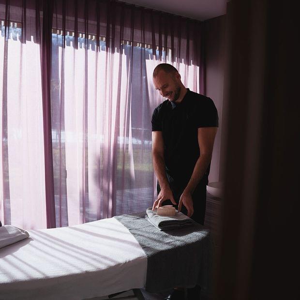 Mitarbeiter im Torghele's Wald + Fluh - Masseur