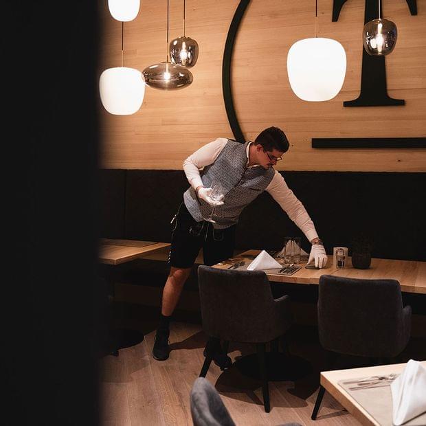 Mitarbeiter im Torghele's Wald + Fluh - Chef de Rang