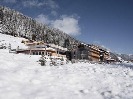 Außenansicht im Winter - Hotel im Allgäu - Torghele's Wald + Fluh