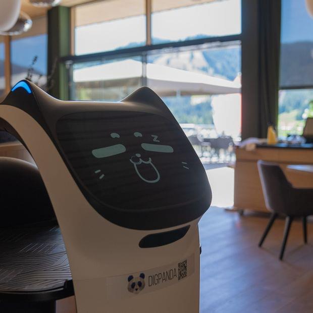 Serviceroboter Wellnesshotel Torghele's Wald + Fluh im Allgäu