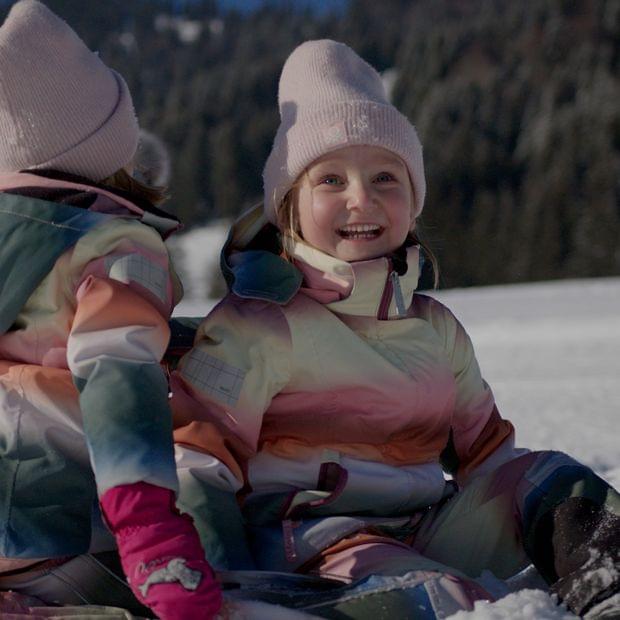 Familienurlaub – Kinder im Schnee – Winterurlaub – Torghele's Wald und Fluh